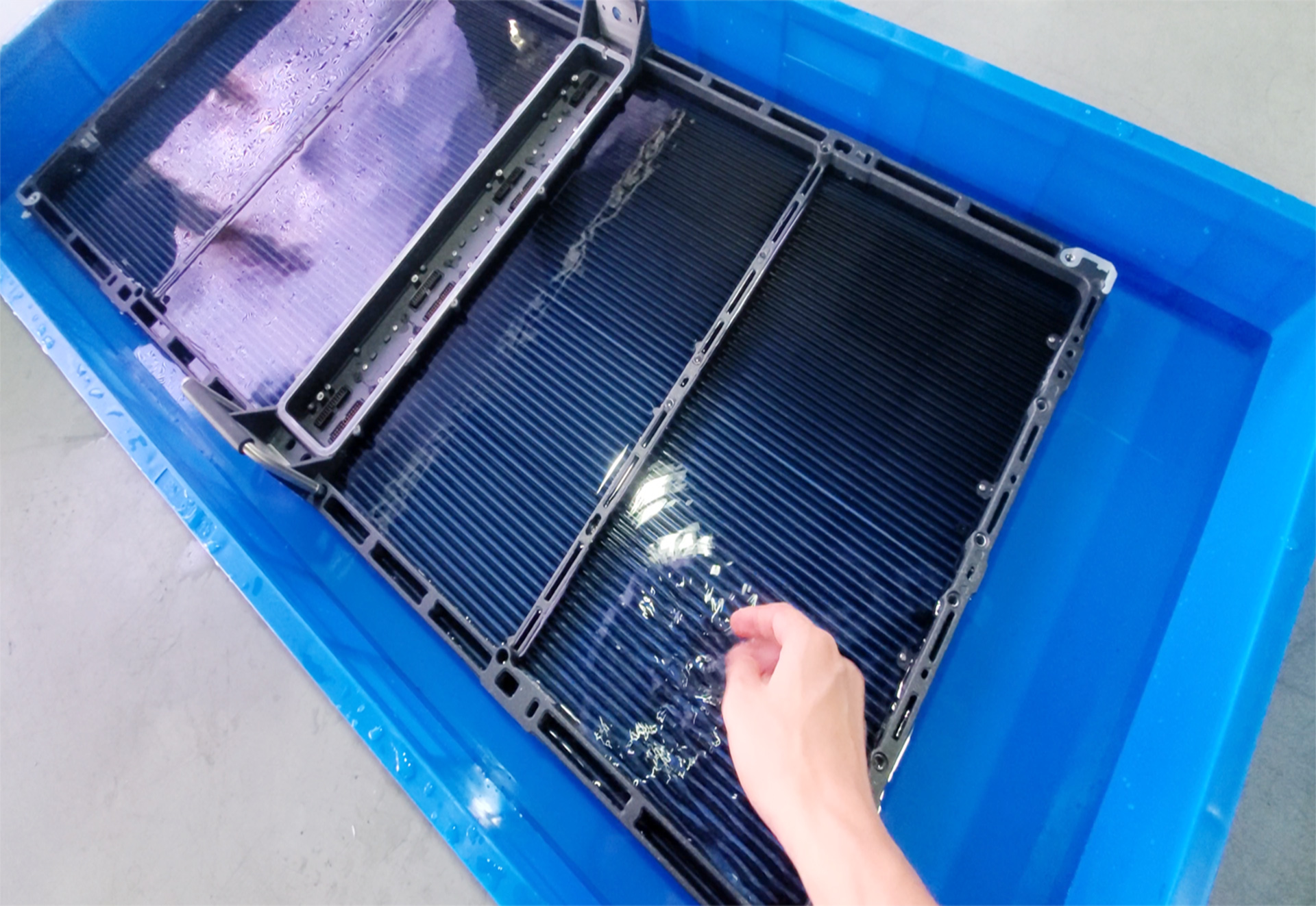 LED户外防水透明屏