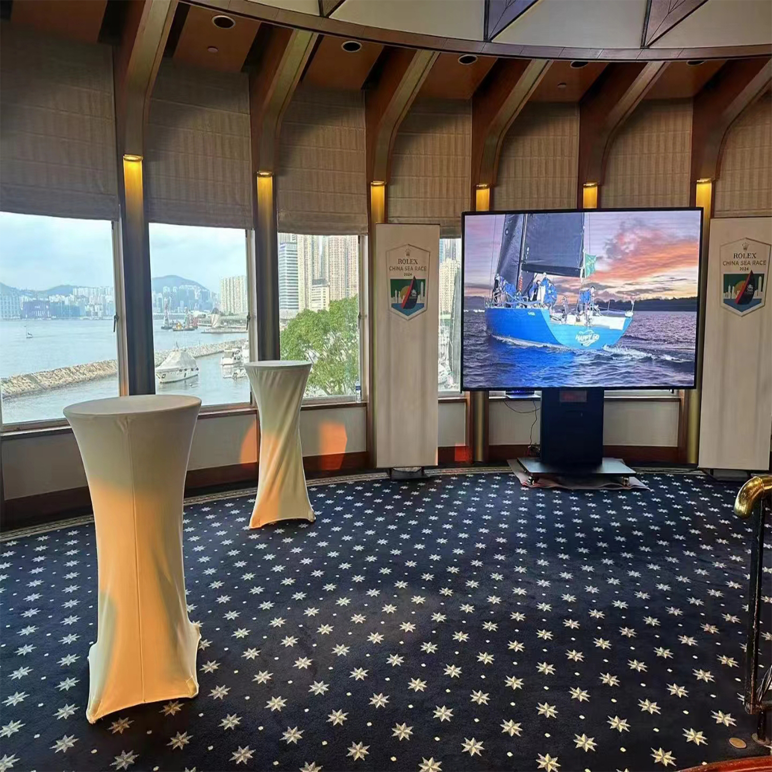 135寸会议一体机